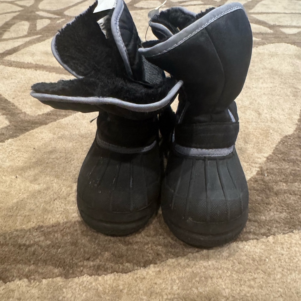 Circo Black Rain & Snow Boots Sleek Design